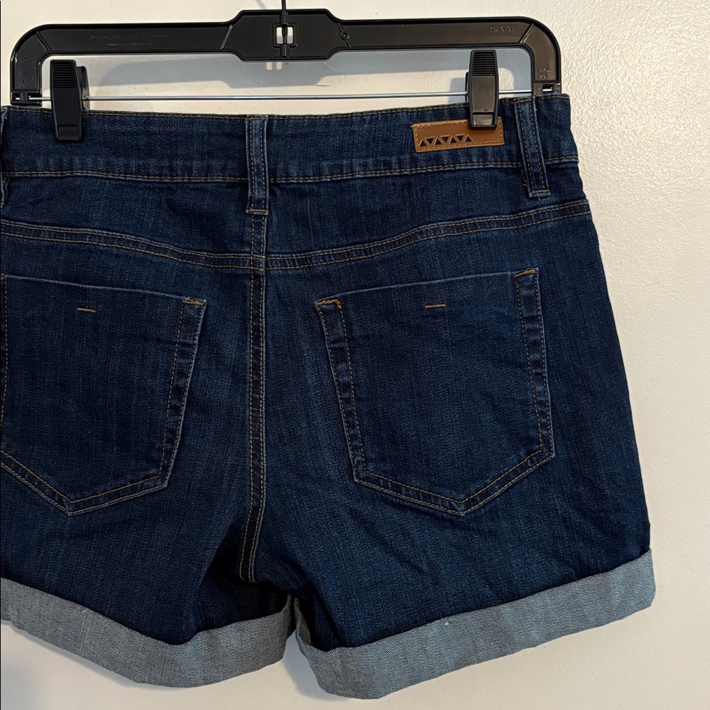 Dollhouse Distressed Dark Wash Cuffed Denim Shorts 5 / 27 NWT - Picture 6 of 9